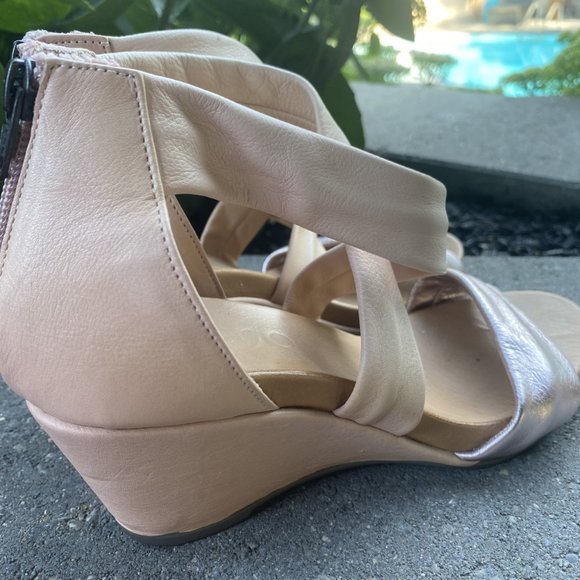 Bueno Women's Iona Metallic Pale Pink Leather W/Rose Metallic Size 37 - Picture 8 of 14